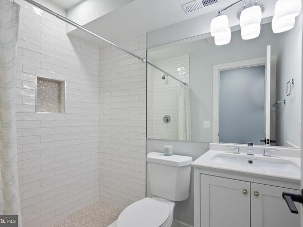 222 Green Street, Alexandria VA 22314
