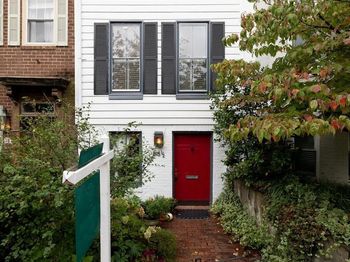 515 6TH Street SE