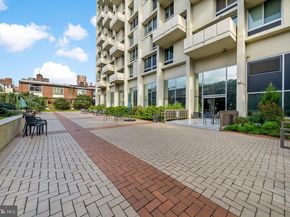 604 S Washington Square 1015, Philadelphia PA 19106