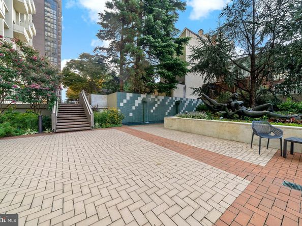 604 S Washington Square 1015, Philadelphia PA 19106