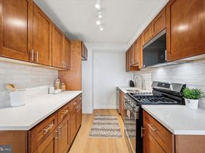 604 S Washington Square 1015, Philadelphia PA 19106