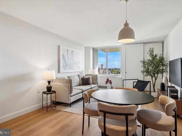 604 S Washington Square 1015, Philadelphia PA 19106