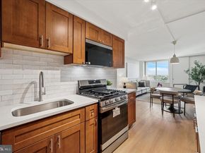 604 S Washington Square 1015, Philadelphia PA 19106