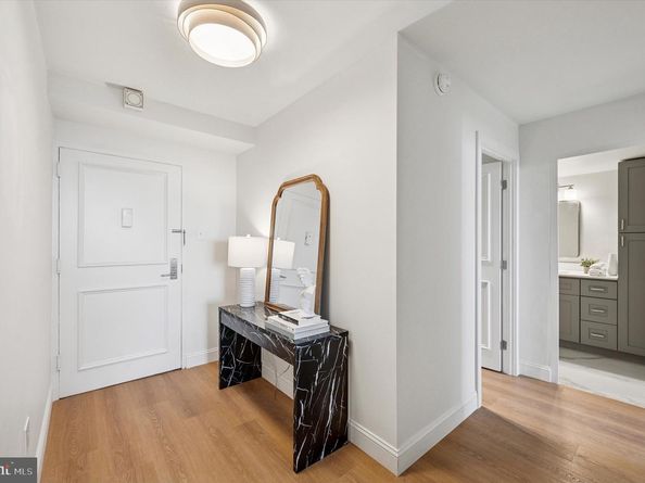 604 S Washington Square 1015, Philadelphia PA 19106