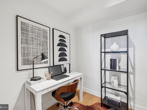 604 S Washington Square 1015, Philadelphia PA 19106
