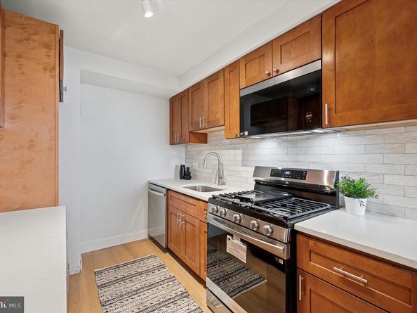 604 S Washington Square 1015, Philadelphia PA 19106