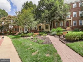 8846 Ashgrove House Lane 101, Vienna VA 22182
