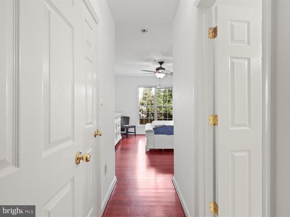 8846 Ashgrove House Lane 101, Vienna VA 22182