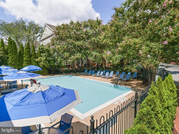 8846 Ashgrove House Lane 101, Vienna VA 22182