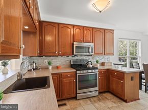8846 Ashgrove House Lane 101, Vienna VA 22182