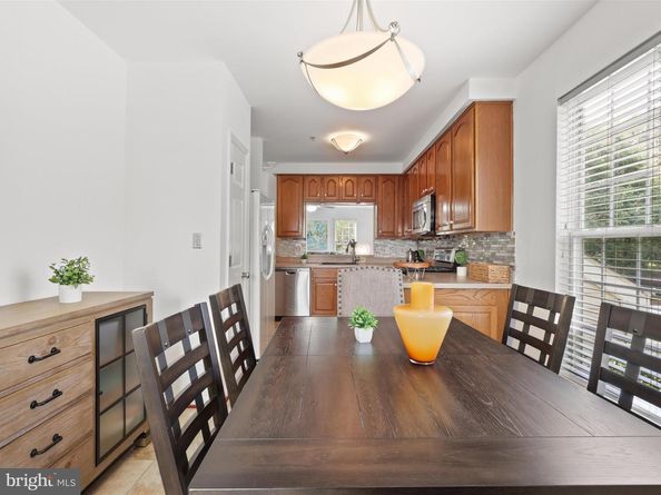 8846 Ashgrove House Lane 101, Vienna VA 22182