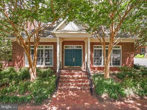 8846 Ashgrove House Lane 101, Vienna VA 22182