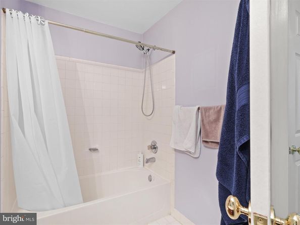 8846 Ashgrove House Lane 101, Vienna VA 22182