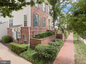 8846 Ashgrove House Lane 101, Vienna VA 22182