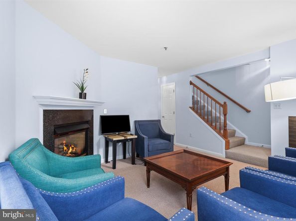 8846 Ashgrove House Lane 101, Vienna VA 22182