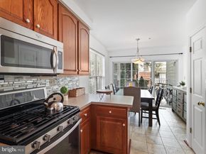 8846 Ashgrove House Lane 101, Vienna VA 22182
