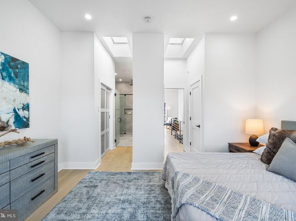 940 S 5TH Street, Philadelphia PA 19147