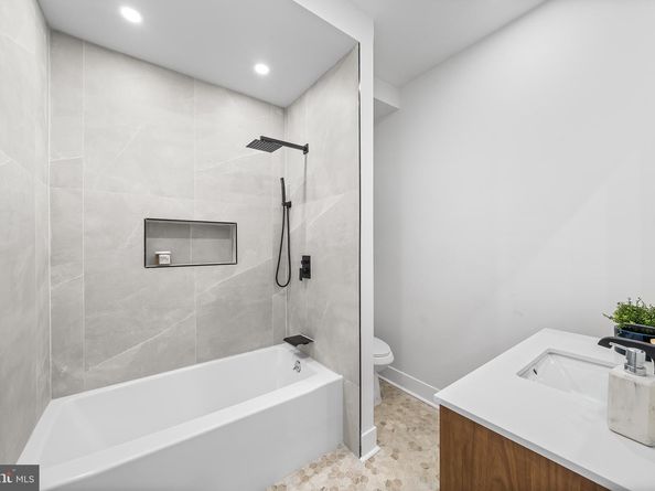 940 S 5TH Street, Philadelphia PA 19147