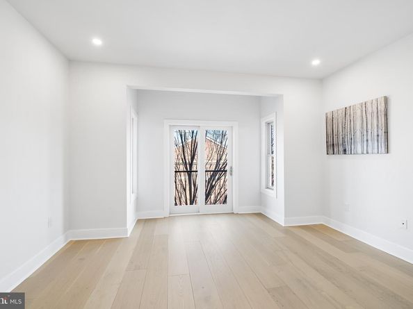 940 S 5TH Street, Philadelphia PA 19147
