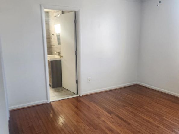 17 46TH Street SE 5, Washington DC 20019