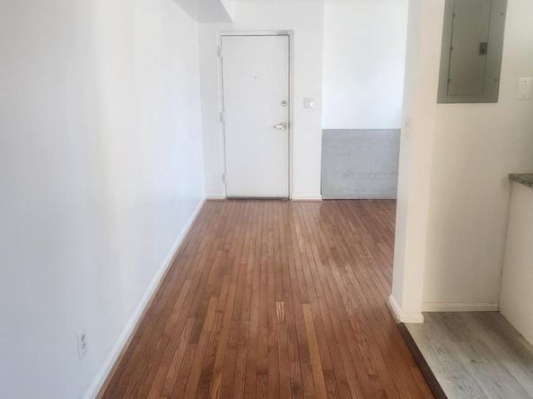17 46TH Street SE 5, Washington DC 20019