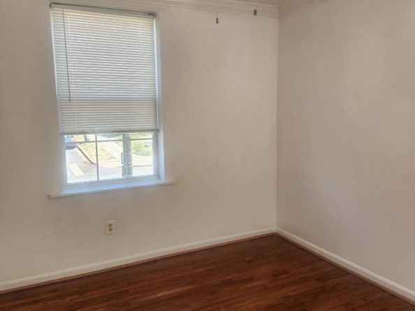 17 46TH Street SE 5, Washington DC 20019