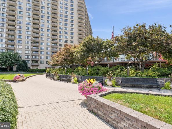 5225 Pooks Hill Road B24N, Bethesda MD 20814