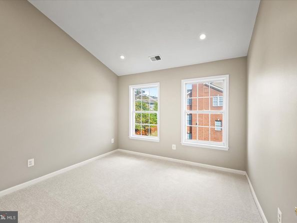 13438 Burrough Farm Drive, Herndon VA 20171