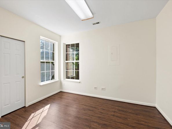 13438 Burrough Farm Drive, Herndon VA 20171