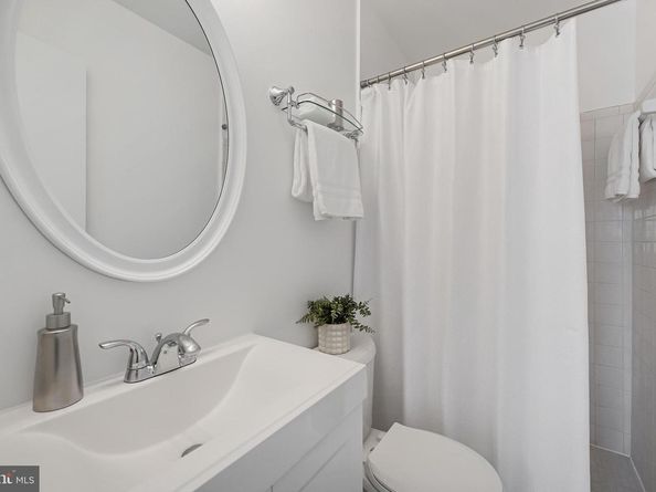 2111 N Lincoln Street, Arlington VA 22207