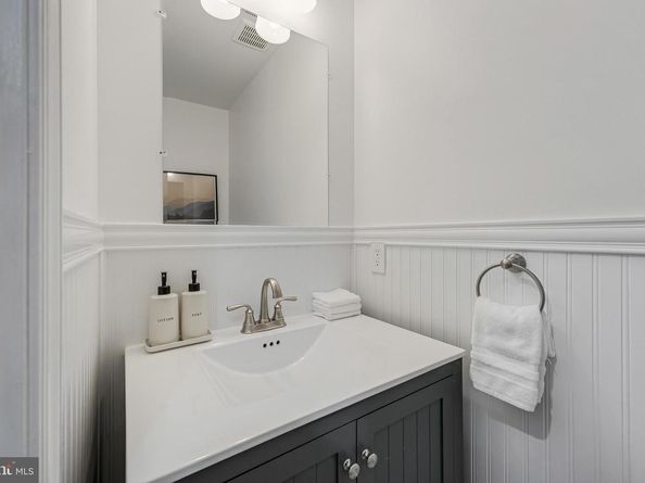 2111 N Lincoln Street, Arlington VA 22207