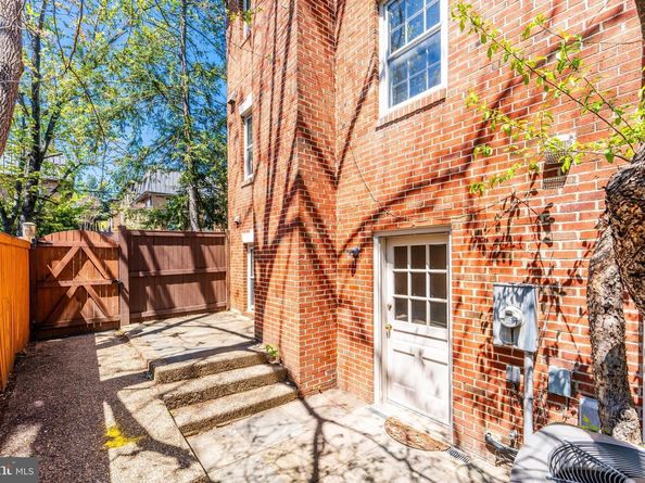 2111 N Lincoln Street, Arlington VA 22207