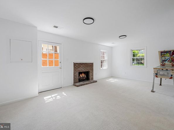 2111 N Lincoln Street, Arlington VA 22207