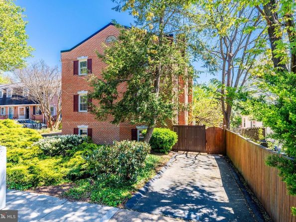 2111 N Lincoln Street, Arlington VA 22207