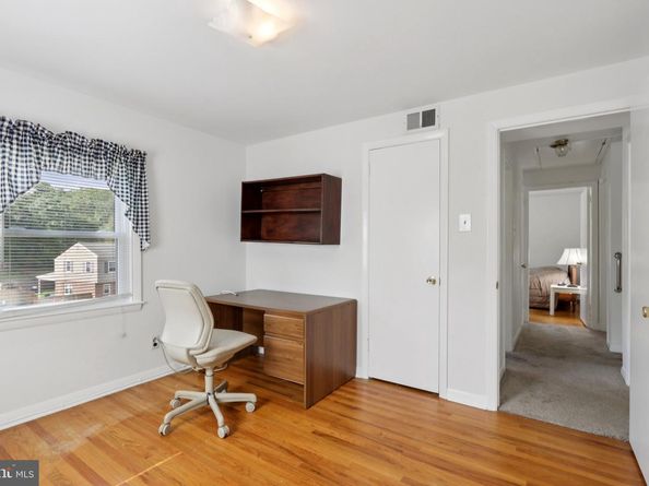 910 Glenroy Road, Philadelphia PA 19128