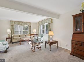 910 Glenroy Road, Philadelphia PA 19128