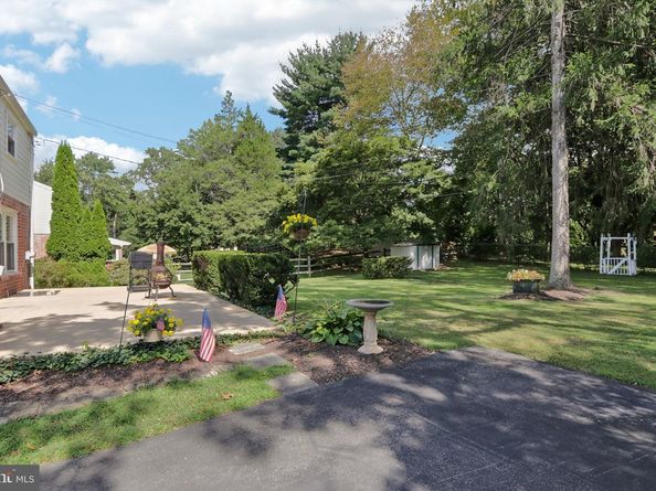 910 Glenroy Road, Philadelphia PA 19128