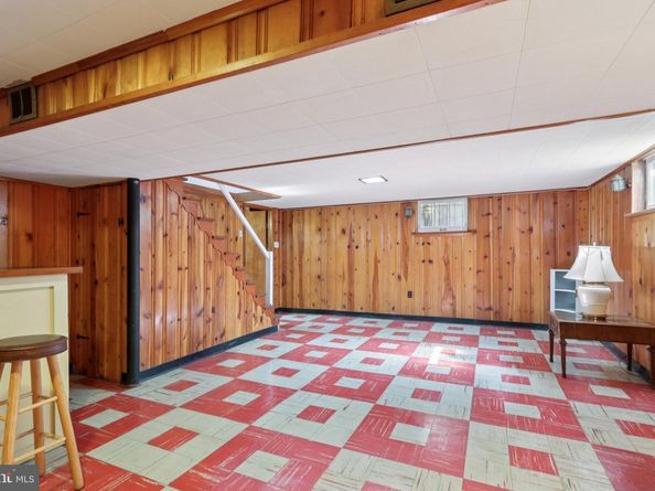 910 Glenroy Road, Philadelphia PA 19128