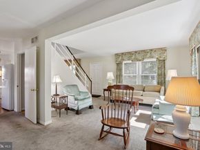 910 Glenroy Road, Philadelphia PA 19128