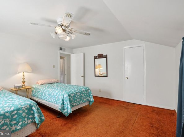 910 Glenroy Road, Philadelphia PA 19128