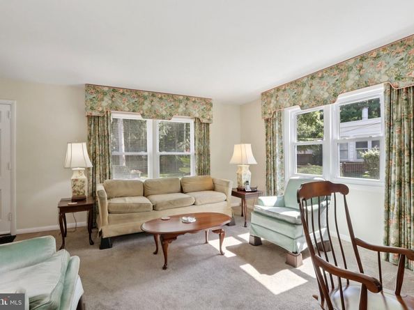 910 Glenroy Road, Philadelphia PA 19128
