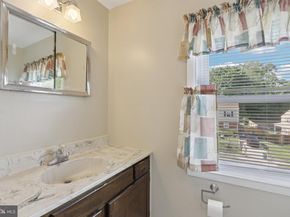 910 Glenroy Road, Philadelphia PA 19128