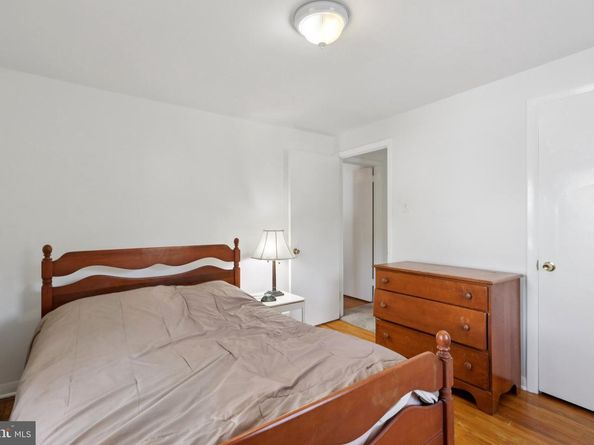 910 Glenroy Road, Philadelphia PA 19128
