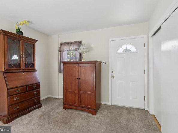 910 Glenroy Road, Philadelphia PA 19128