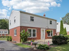 910 Glenroy Road, Philadelphia PA 19128