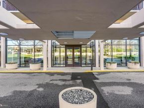 1300 Army Navy Drive 321, Arlington VA 22202
