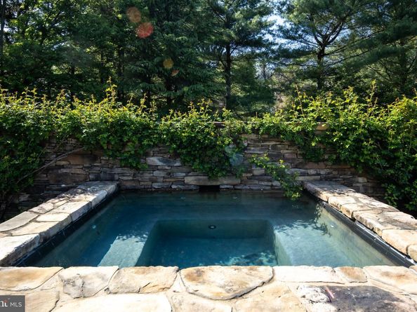 6400 Georgetown Pike, Mclean VA 22101