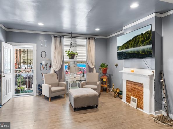 2553 W Oakdale Street, Philadelphia PA 19132