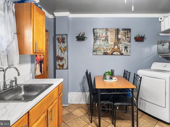 2553 W Oakdale Street, Philadelphia PA 19132