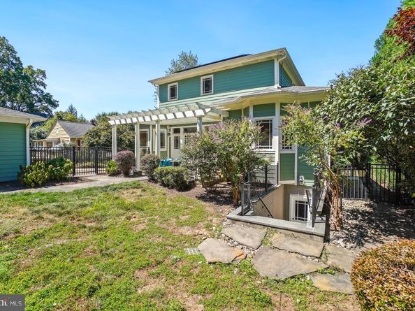 217 Talahi Road SE, Vienna VA 22180